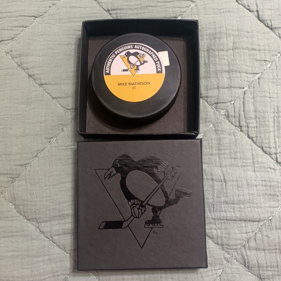 Authentic Penguins Autographed Mike Matheson Puck - Picture 4 of 4